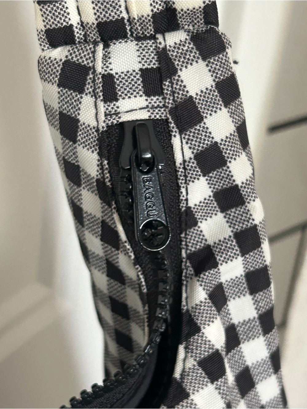 NWOT BAGGU NYLON SHOULDER BAG (BLACK & WHITE GINGHAM) - Picture 4 of 5